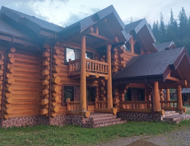 Готель з різноманітними номерами у Карпатах, комплекс Казка